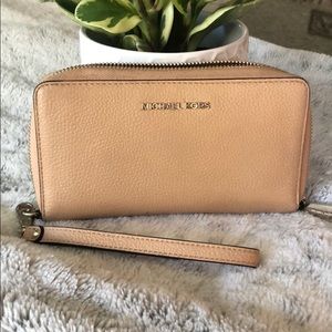 Michael Kors Zipper Wallet